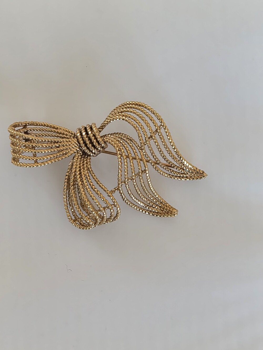 14k Gold Wire Bow Brooch